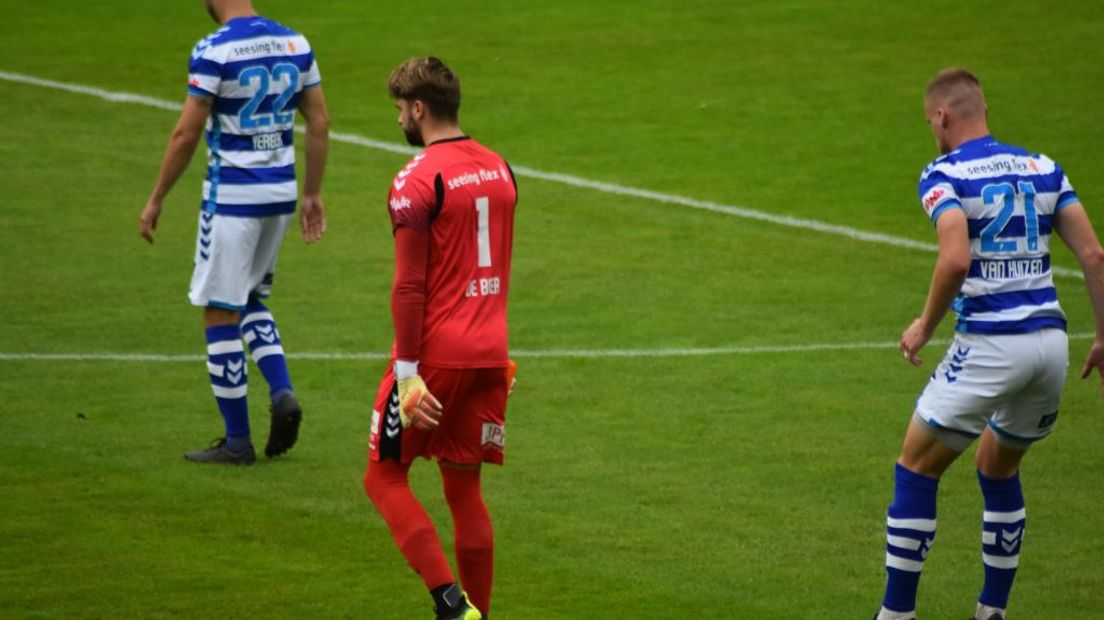 Spelers van De Graafschap komen het veld op van De Vijverberg