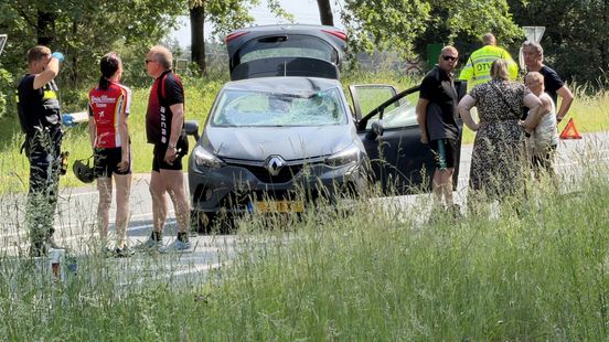 Wielrenner ernstig gewond na botsing met auto in Maria Hoop: traumahelikopter opgeroepen Home
