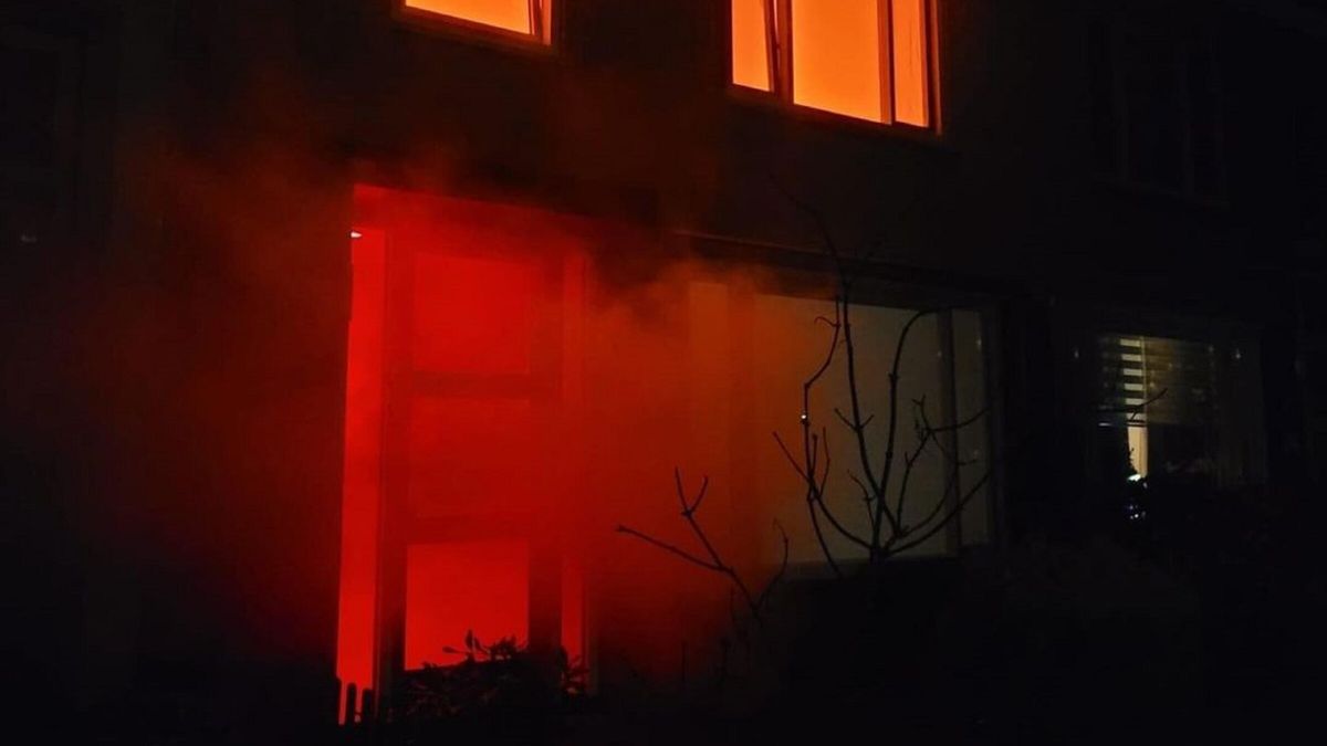 Oefenbrand in Balk lijkt zo echt, dat mensen brandweer bellen