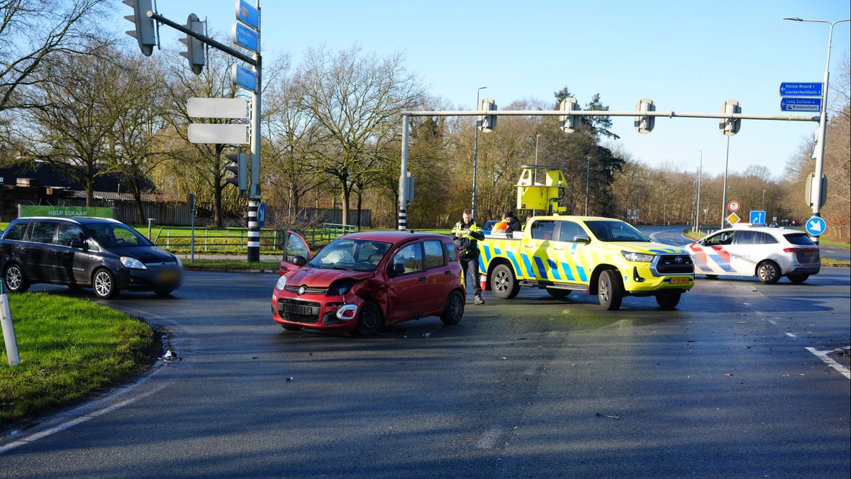 Ongeval nadat auto uitwijkt voor ambulance bij Heino