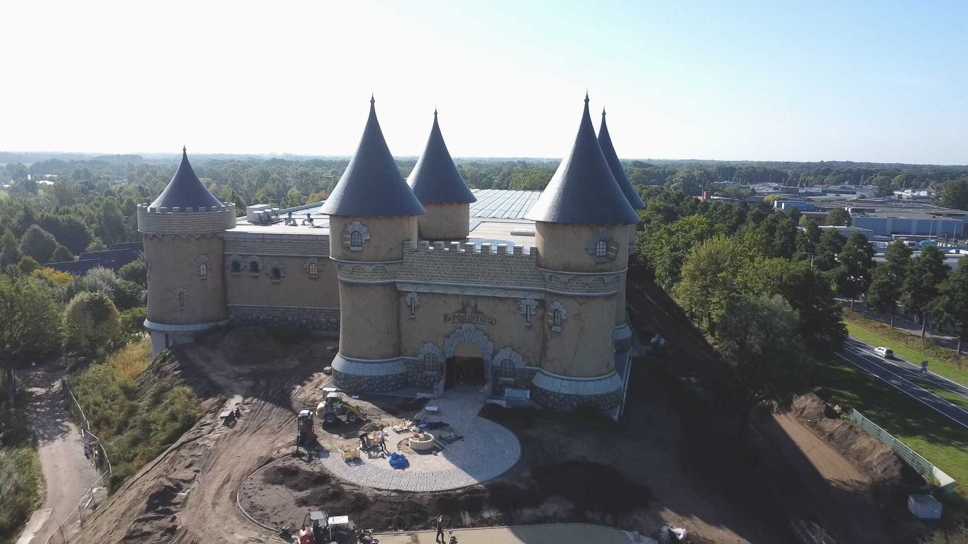 Het nieuwe attractiepark Bommelwereld opent bijna haar deuren.