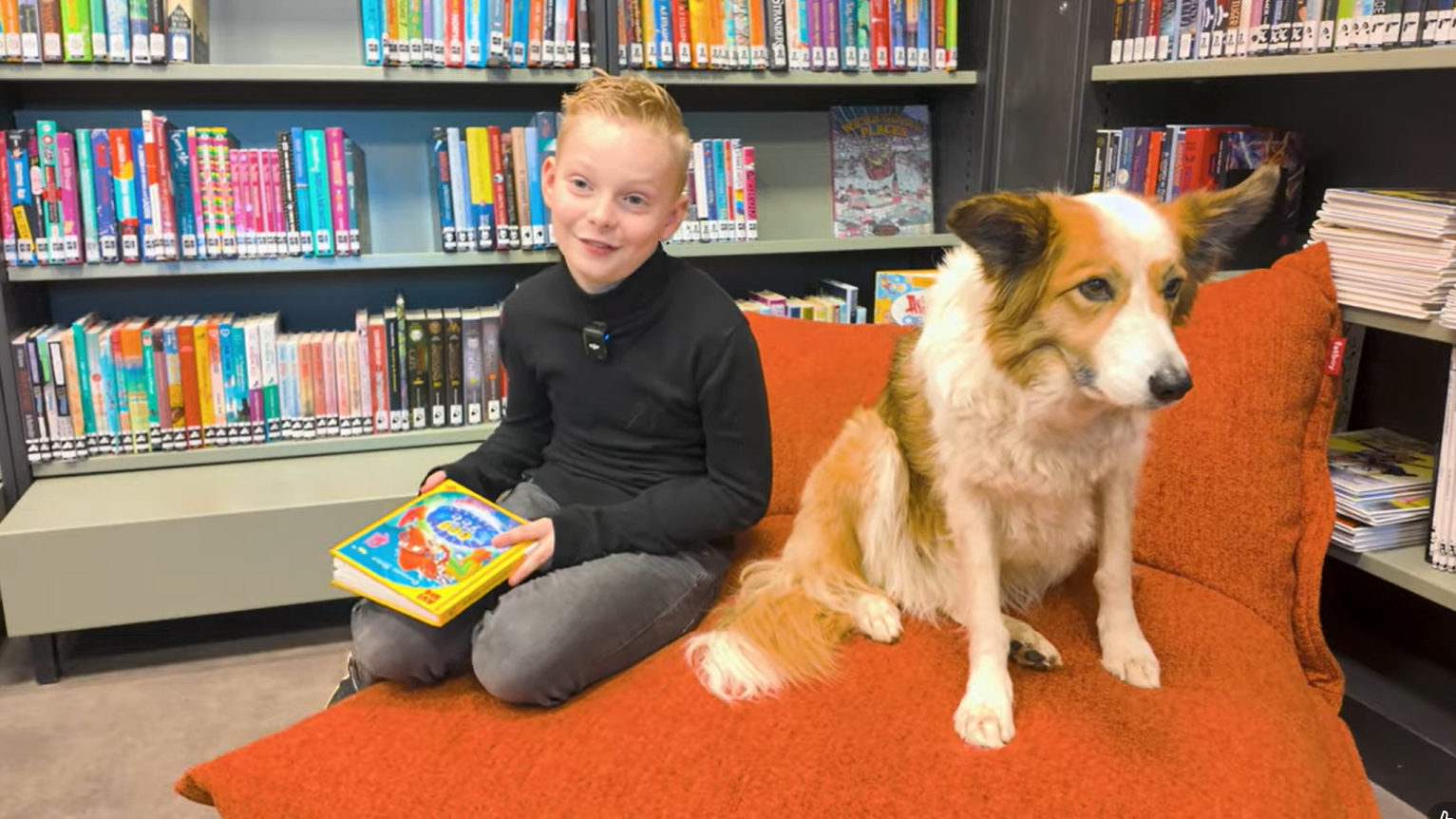 Dylan en voorleeshond Ziggy