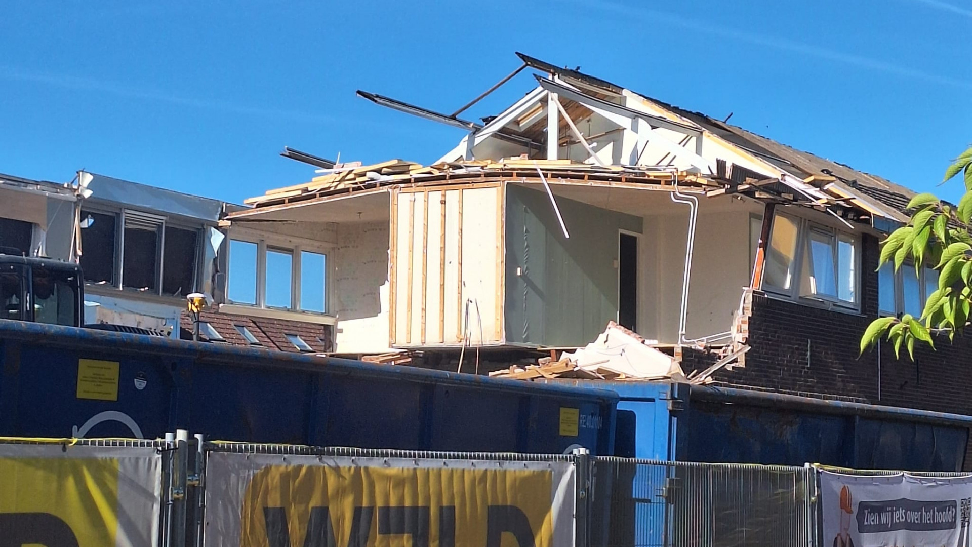 Het oude huis van Karin de Rijk tijdens de sloop