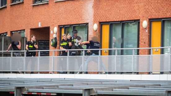 112 Nieuws: Arrestatieteam valt woning binnen in Zwolle | Gewonde bij ongeval op N350.