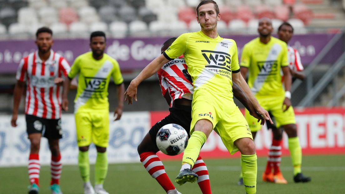 Ruben de Jager in actie namens Hoek tegen Jong Sparta