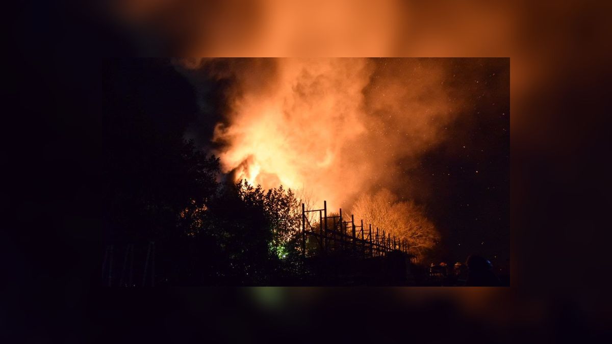 Grote brand legt schuur in Twijzel volledig in de as