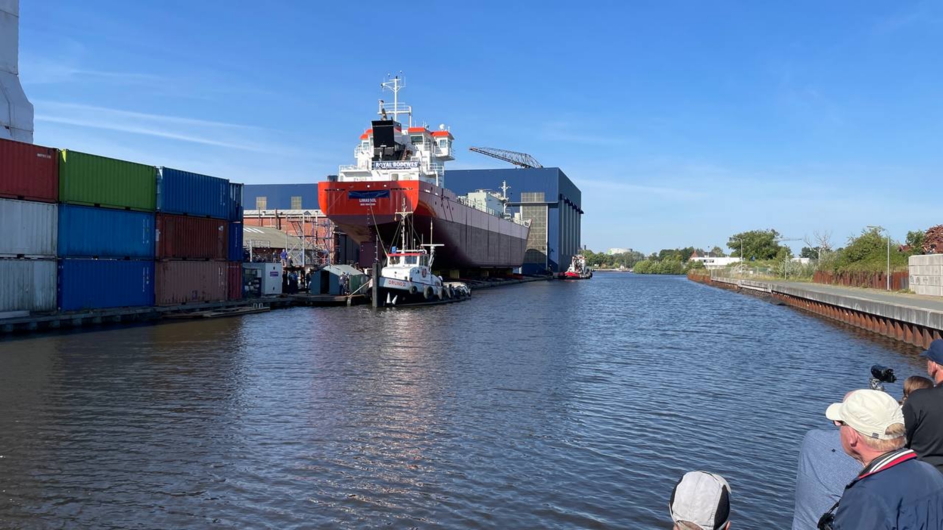 Schip Te Water In Hoogezand: 'Bij De Toeter Krijg Ik Al Kippenvel ...