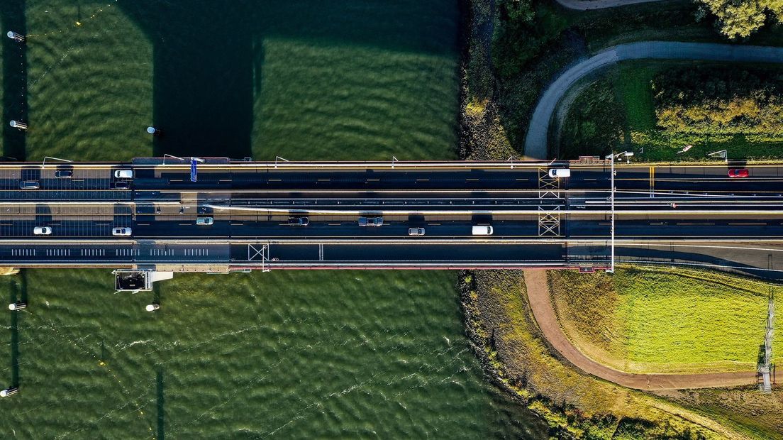 Archiefbeeld van de Haringvlietbrug