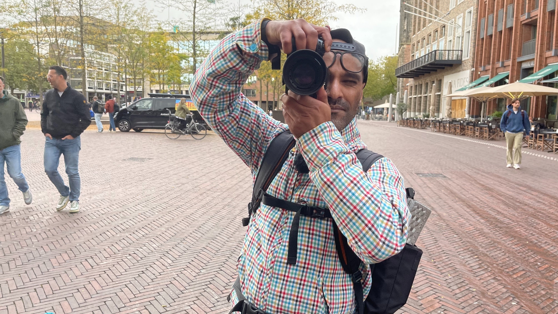 Straatfotograaf met een oogziekte: 'Ik kijk korrelig de wereld in'