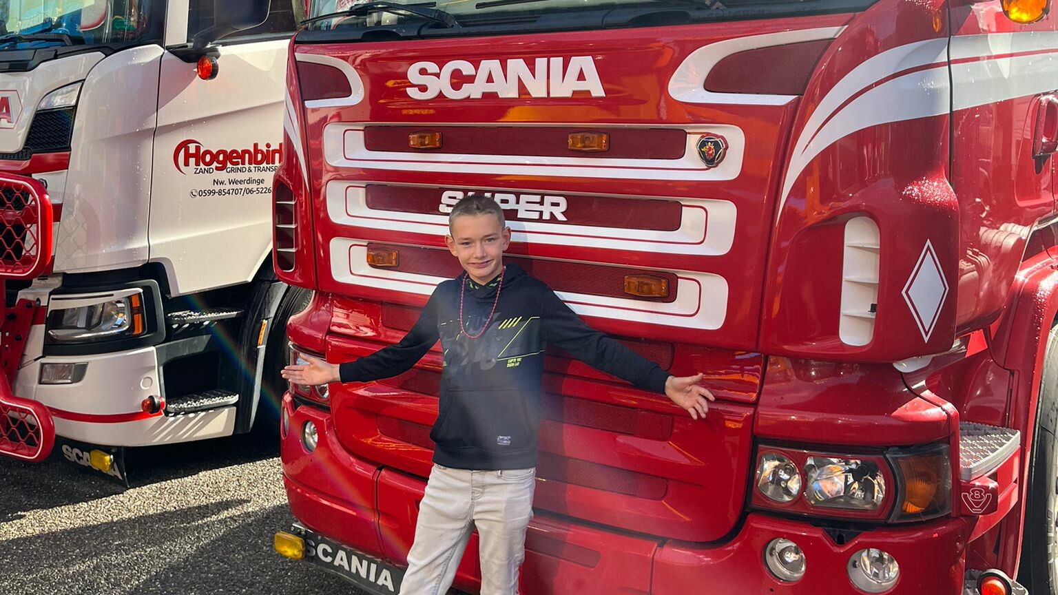 De sosjale Appie (11) út Strobos ferstoar ynienen: truckers meitsje eareparade