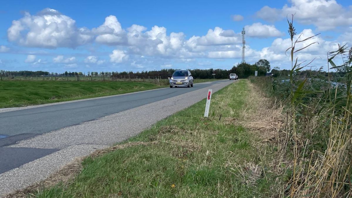 Zorgen over verkeersveiligheid langs Aduarderdiep: 'Je ziet niet waar de weg ophoudt en de berm begi