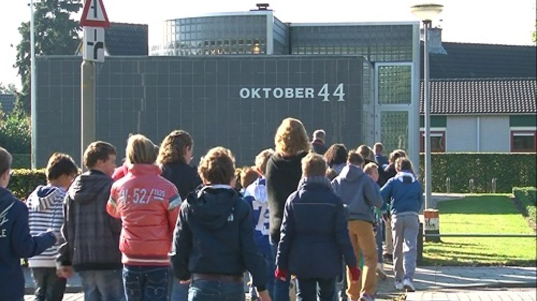 Stichting Oktober '44 in Putten draagt vandaag het archief over aan de gemeente.