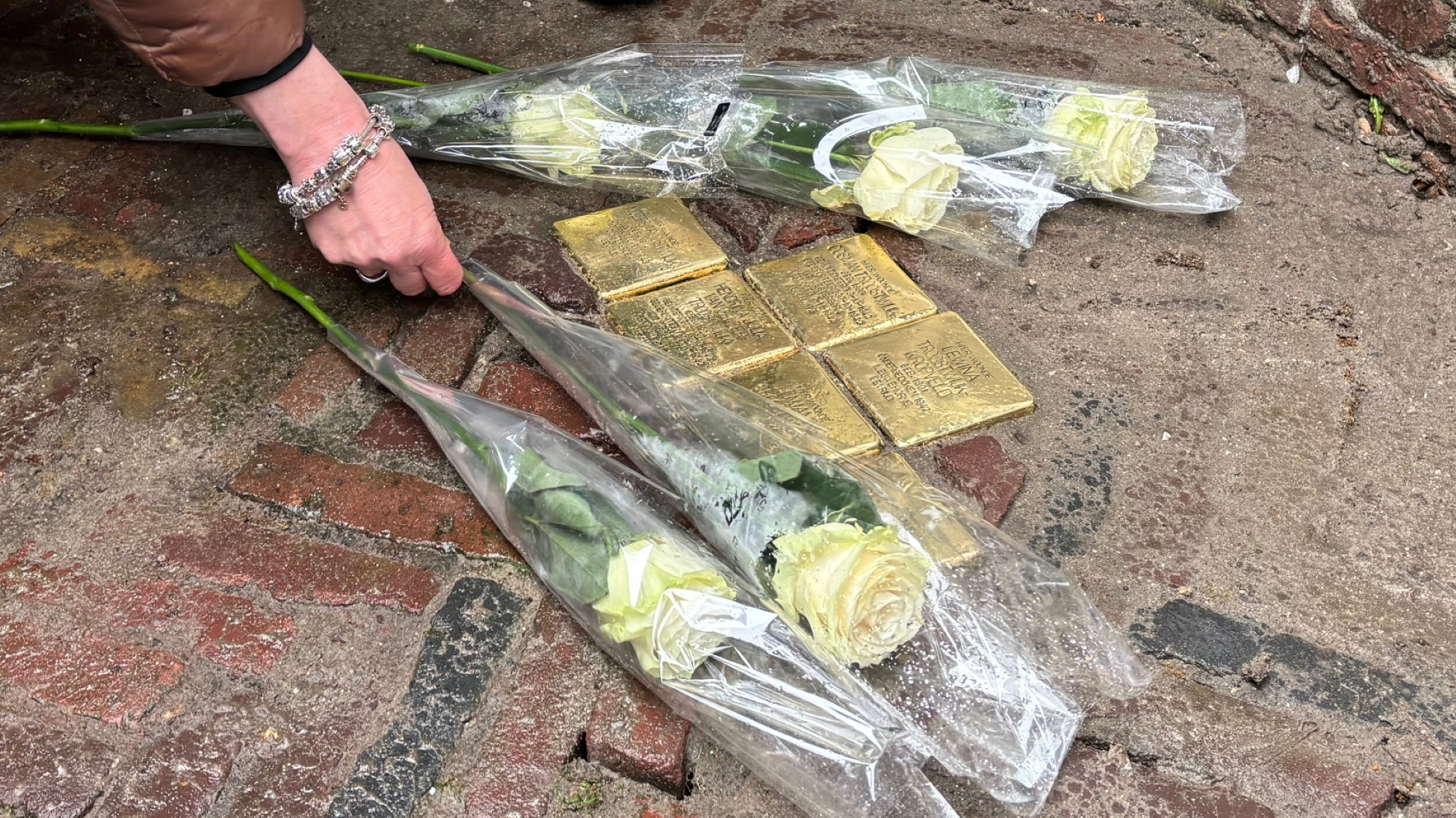 Leeuwarden krijgt eerste struikelstenen: "Hiermee zeggen we 'nee' tegen discriminatie"