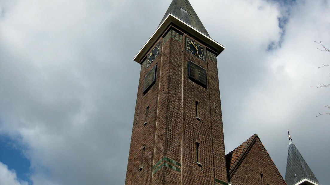 Voor inwoners van Bennekom stond maandag de tijd even stil. De kerkklok van de Gereformeerde Brinkstraatkerk moest maandagmiddag even worden uitgeschakeld, omdat er zonnepanelen op het dak werden geplaatst.