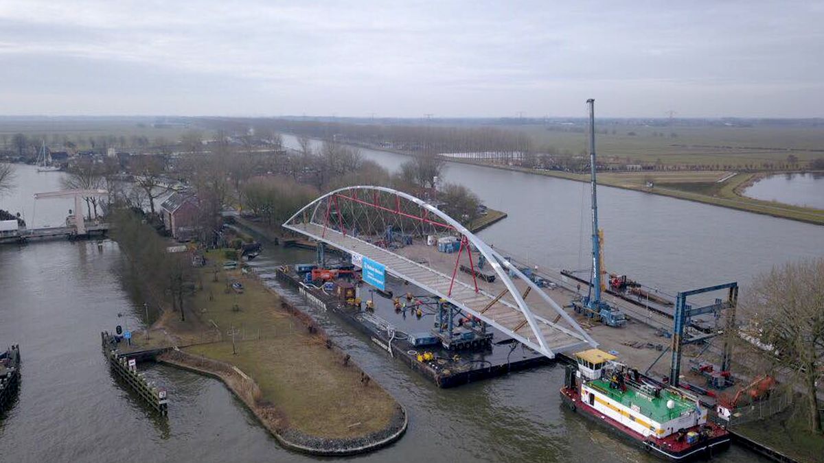 Scheepvaartverkeer gestremd door aanleg fietsbrug Nigtevecht