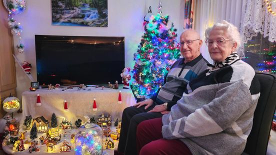 Leo (85) creëert kerstparadijs voor grote liefde Jenny (84): 'Alles voor mijn vrouwtje'