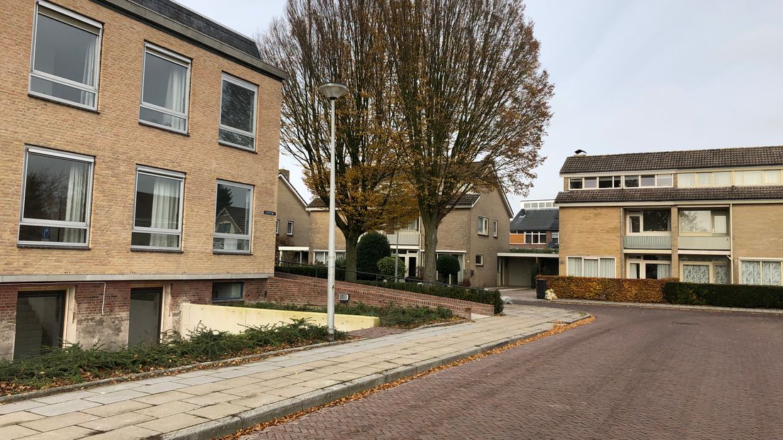 Een rustige wijk in het dorp Andelst waar alleenstaande moeders met een verleden van psychische problemen, drugsverslaving of criminaliteit komen wonen: veel buurtbewoners zien dat niet zitten. Zij zijn bang voor overlast. Onterecht, zegt de gemeente.