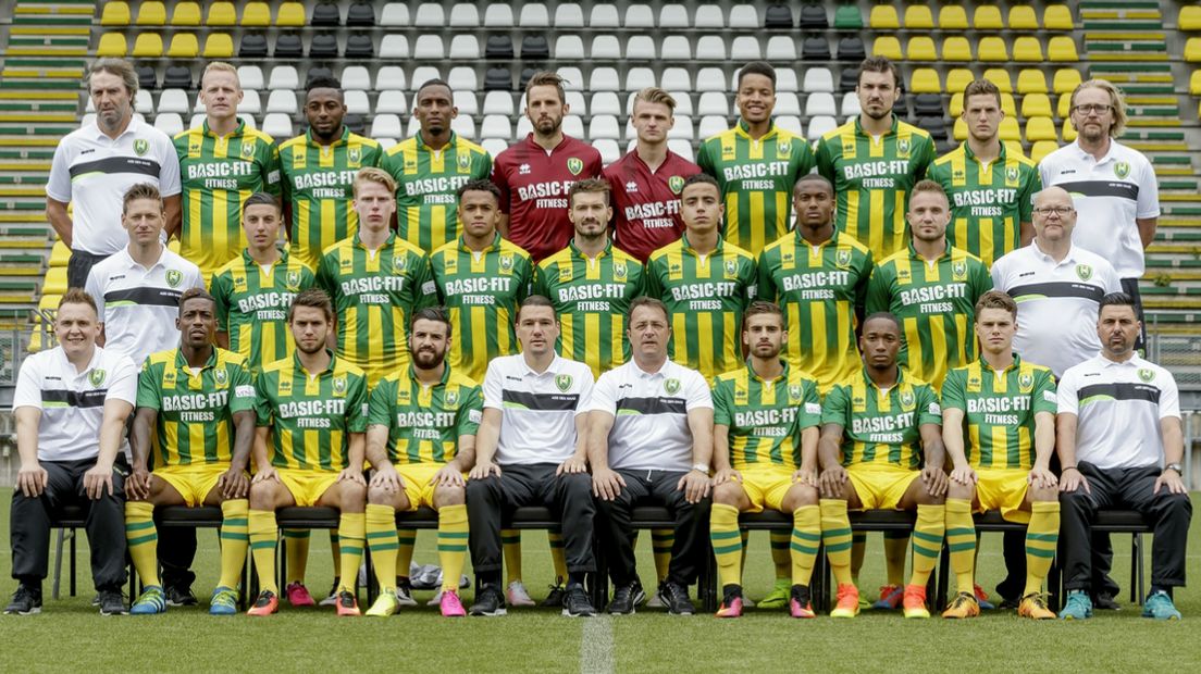 Elftalfoto ADO Den Haag 2016-2017.