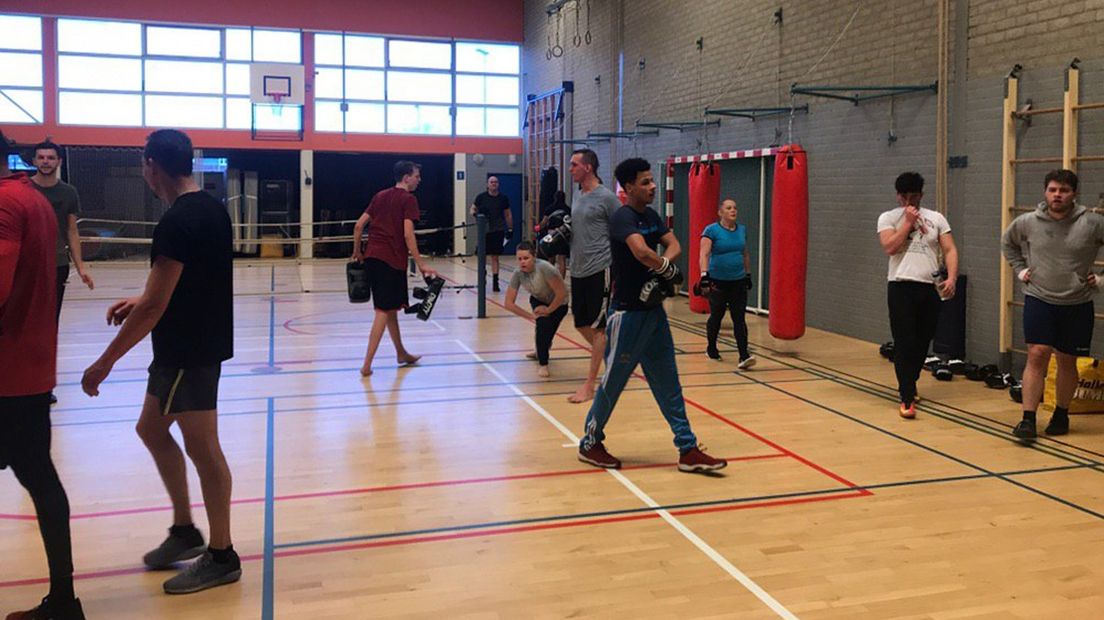 Een training van vechtsportclub ATF in sporthal De Ringen.