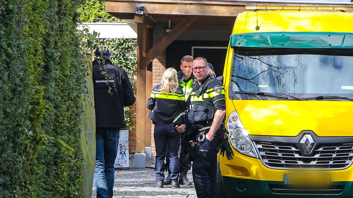 Politie-inval bij zoon van Frank van Etten