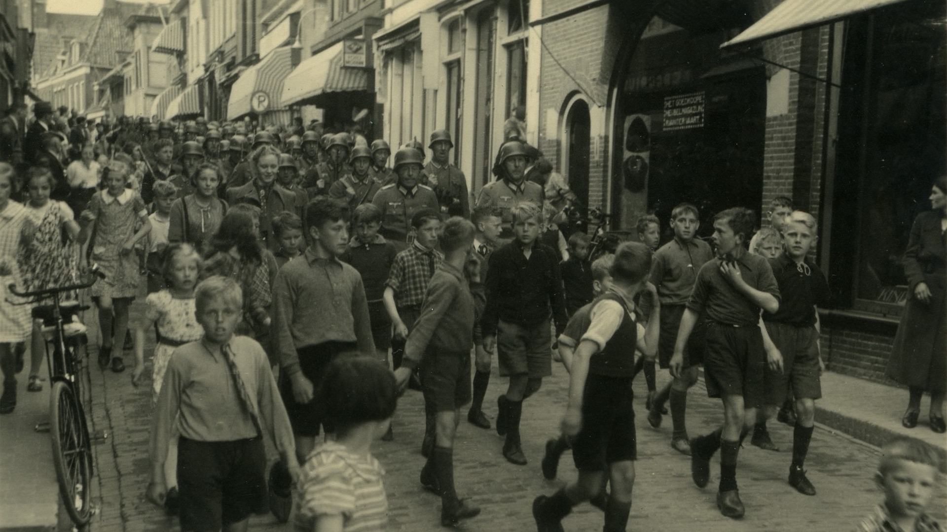 Duitse militairen in Dokkum, mei 1940