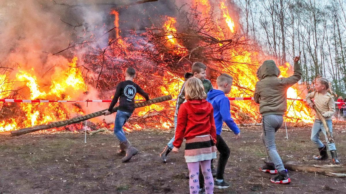 Door heel Drenthe paasbulten aangestoken