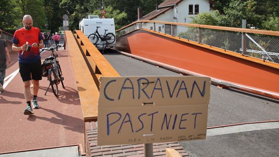 Nieuwe spoorbrug nog geen twee weken open: al twee caravans klem Home