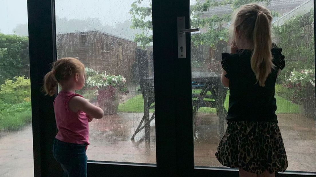 Buitenspelen zat er in Zelhem even niet in.