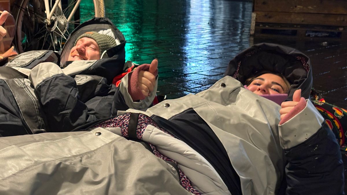Een nacht buiten in de regen slapen: deze mensen deden dat in Leeuwarden