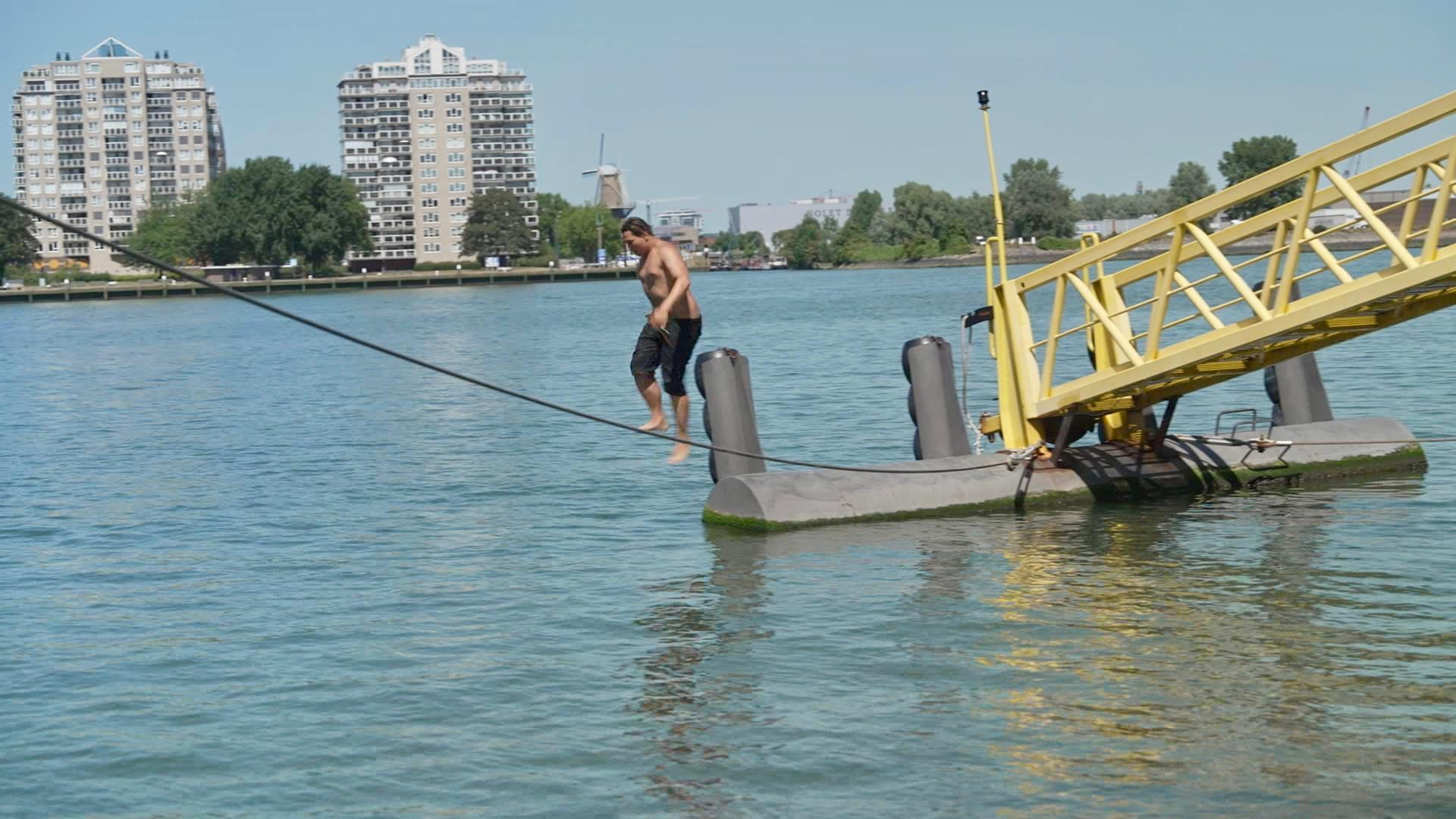 Regiogenoten zoeken verkoeling bij en in het water