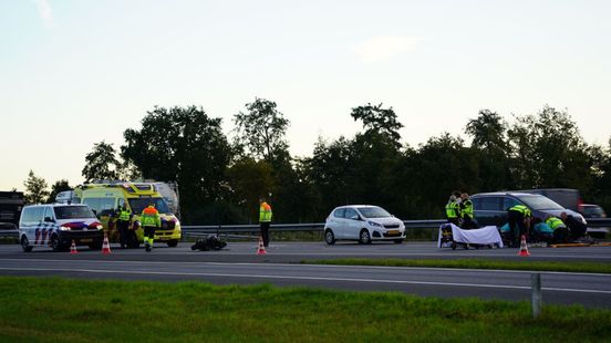 Twee ongelukken op A28, weg weer vrijgegeven. Twee ongelukken op A28, weg weer vrijgegeven.