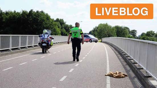 kind aangereden op viaduct over snelweg • ontruiming na blikseminslag. kind aangereden op viaduct over snelweg • ontruiming na blikseminslag.