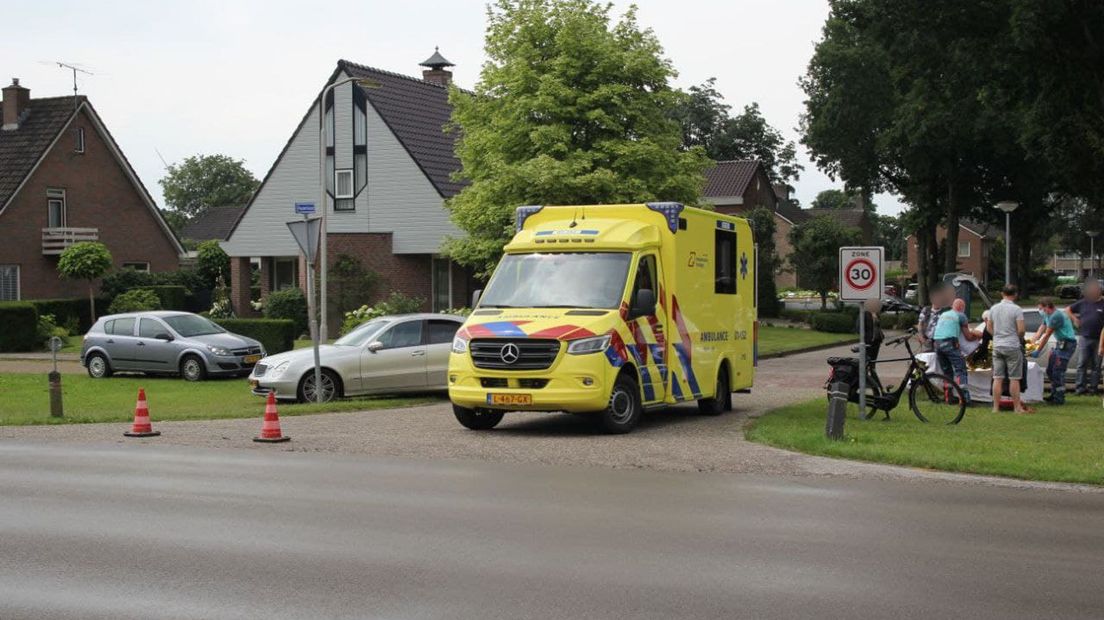 Fietser gewond na aanrijding met auto in Nieuw-Buinen