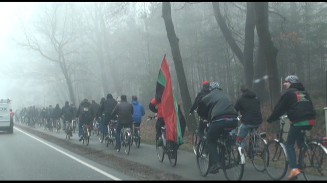 Zo'n kleine honderd fans van NEC zijn zondagochtend met de fiets naar Groesbeek gereden voor de uitwedstrijd tegen Achilles'29.Dit gebeurde in het kader van de zogenaamde fietscombi, een variant op de buscombi die vaak voor uitduels geldt.