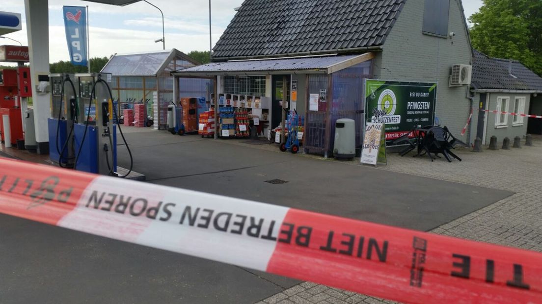 Het tankstation werd op 6 mei 2019 overvallen door twee mannen