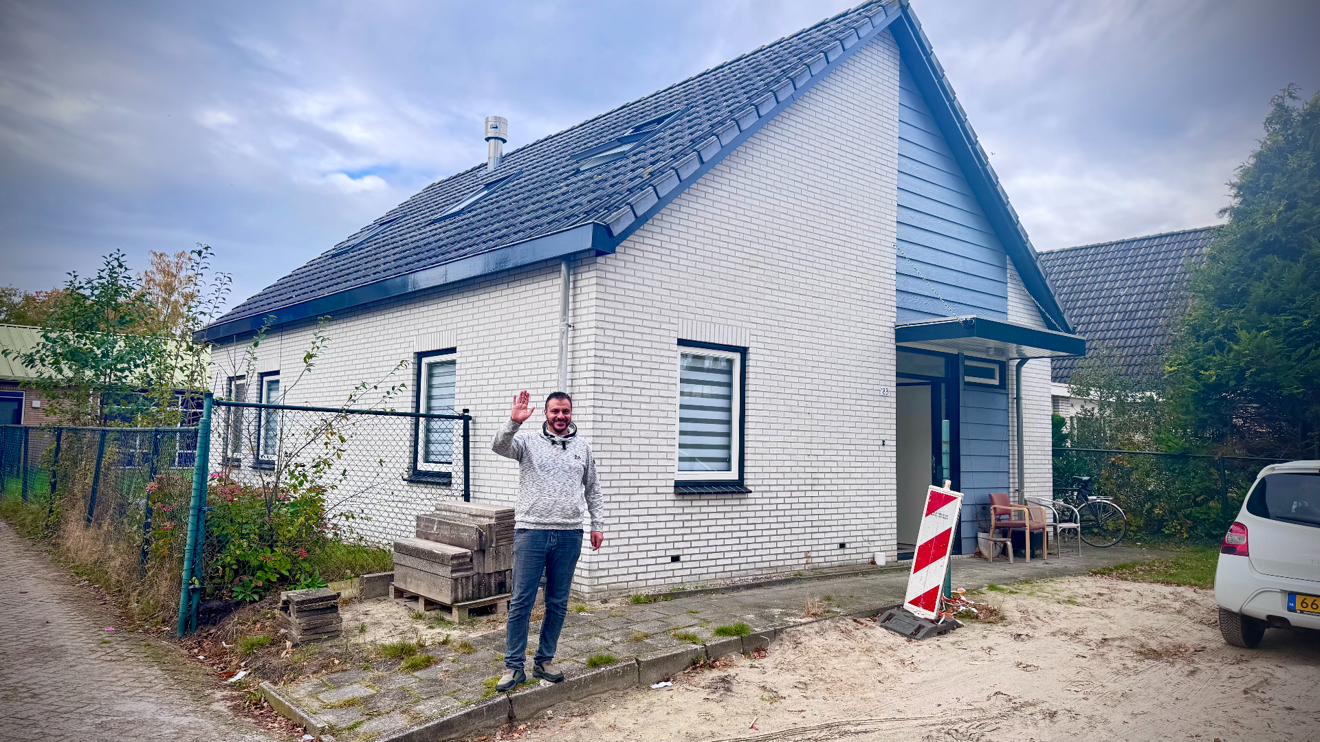 In Nieuwleusen doet een voormalig kantoor dienst als tijdelijke woning voor statushouders