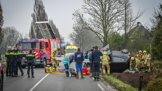 Vrouw gewond na ongeluk in beruchte bocht. Vrouw gewond na ongeluk in beruchte bocht.