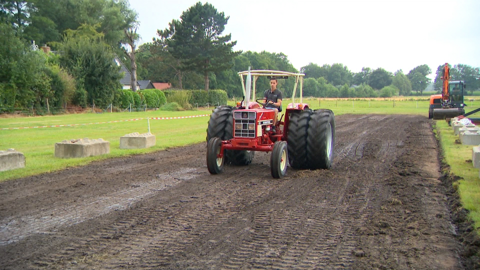 Robin (20) bouwt in Zevenhuizen aan z'n eigen trekkertrek: 'Het wordt elke keer wat groter'