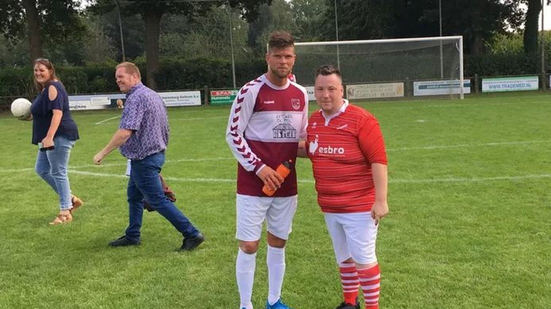 Barry Boerboom van Concordia Wehl op de foto met tegenstander Klaas-Jan Huntelaar van HC'03.