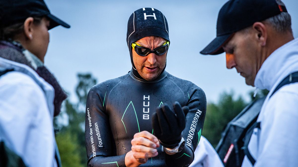Maarten van der Weijden hervat stedenzwemtocht, zo laat zwemt hij vandaag en morgen door onze regio