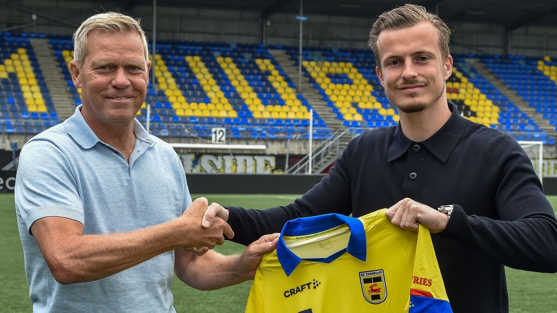 Technisch manager Foeke Booy met Leon Bergsma