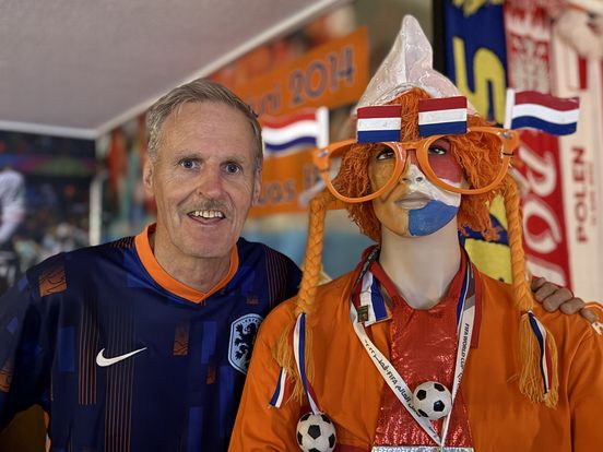 Oranjefan 'Brilleman' uit Odoorn blijft dit jaar in de mancave: 'Ik heb er zin in'