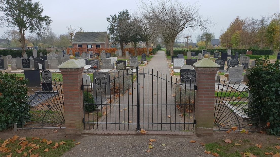 Inwoners van Zalk onderhouden de begraafplaats de komende vijf jaar  zelf