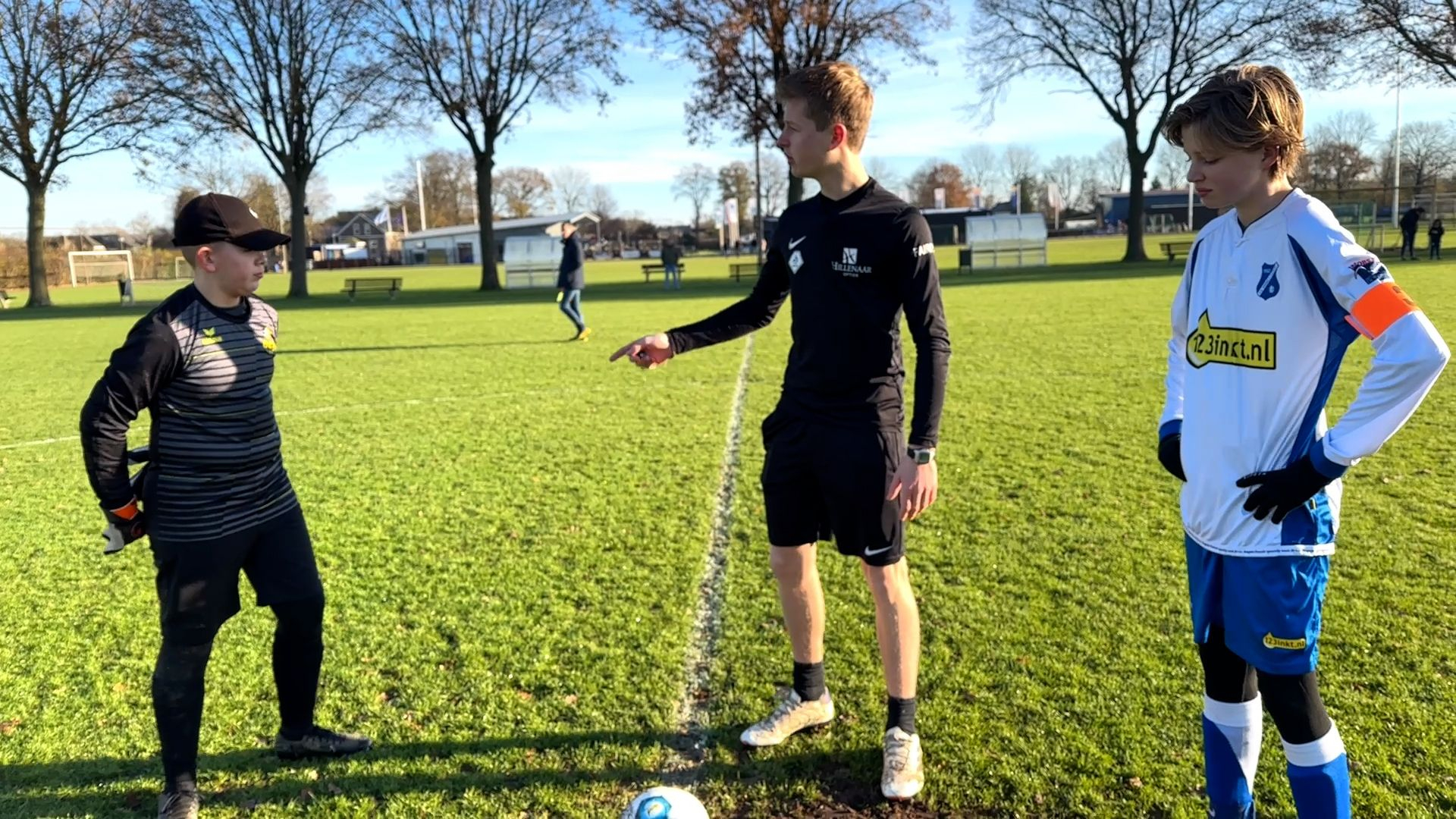 Krijn staat ondanks zijn leeftijd nu al zijn mannetje op het veld