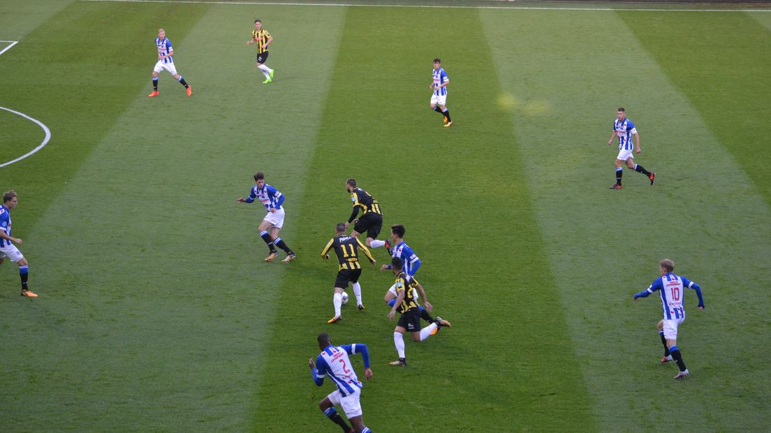 Vitesse heeft zondagmiddag een uitstekende zege geboekt in Heerenveen. De Arnhemmers waren ijzersterk en rolden de thuisploeg met 0-4 op. Die zege was te danken aan een teamprestatie, maar met uitblinkers als Navarone Foor, Milot Rashica en Fankaty Dabo.