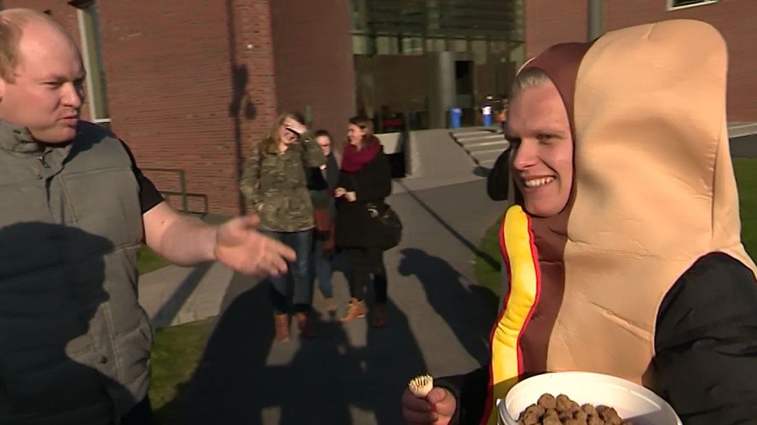 Op de Wageningen Universiteit hebben studenten actie gevoerd tijdens de lunchpauze. Ze protesteerden tegen 'Meatless Monday'.