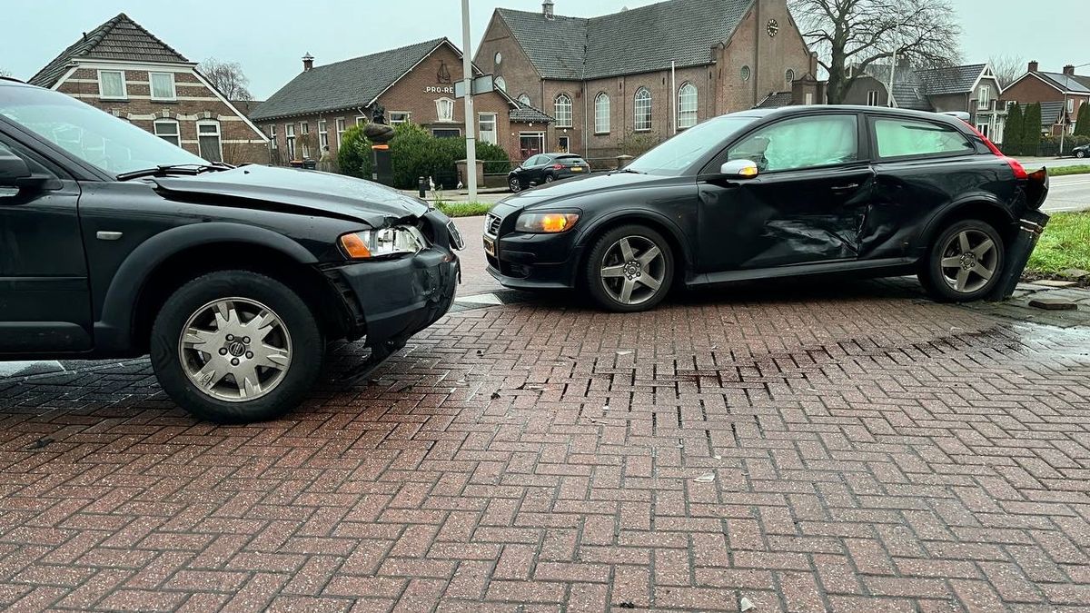 112 Nieuws: Aanrijding tussen auto's in Lutten | Zwaargewonde bij ernstig ongeval op A28