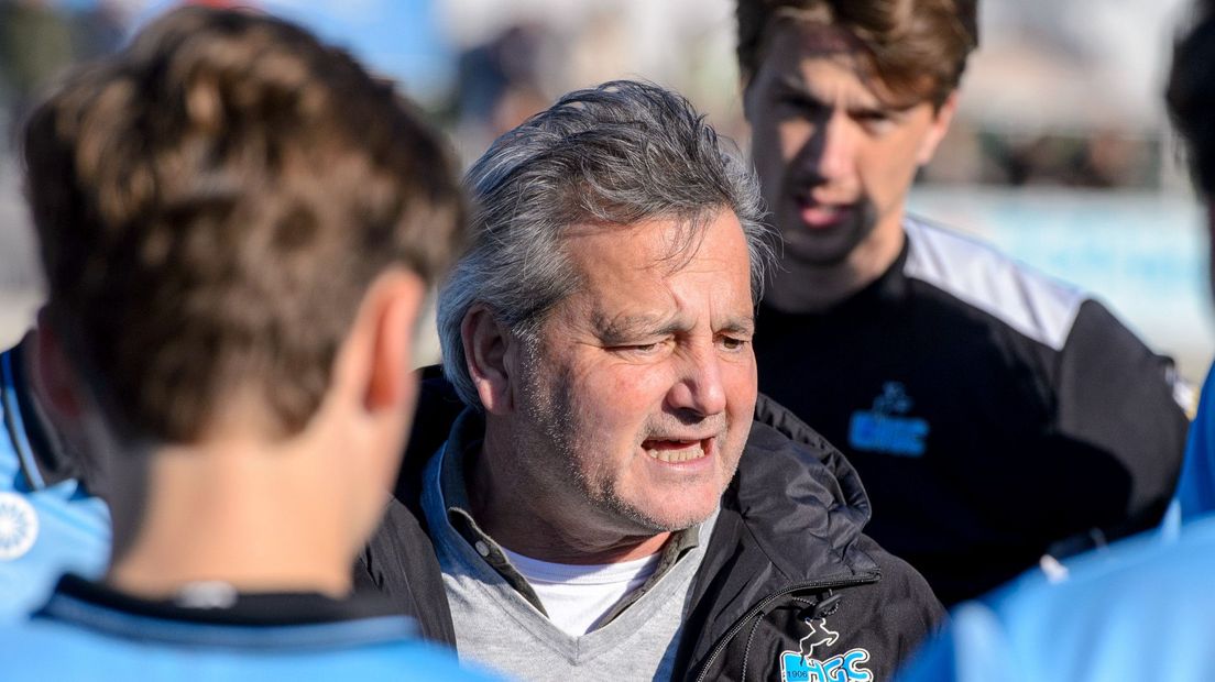 Paul van Ass coacht zijn team