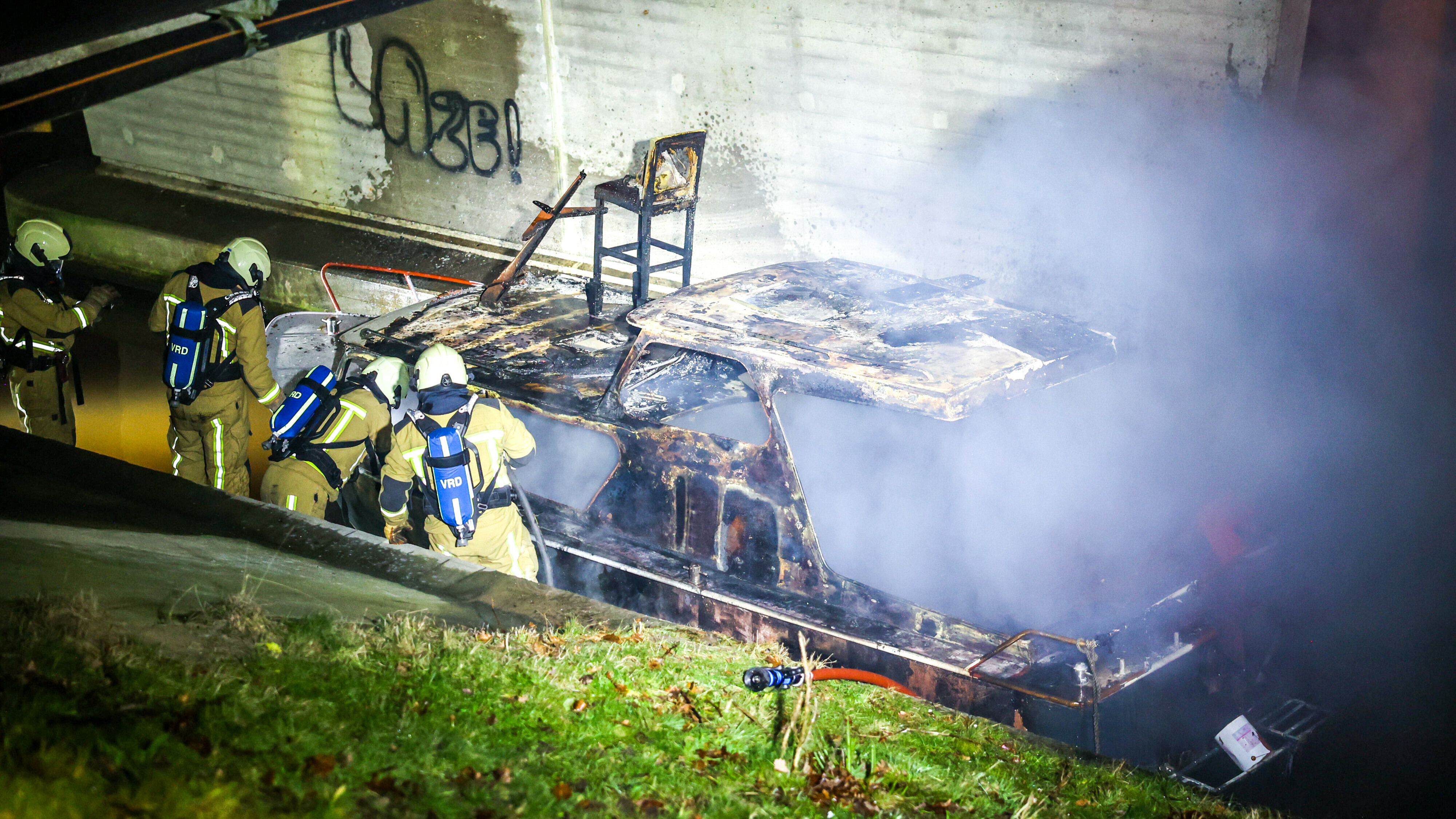 Boot brandt uit in Klazienaveen