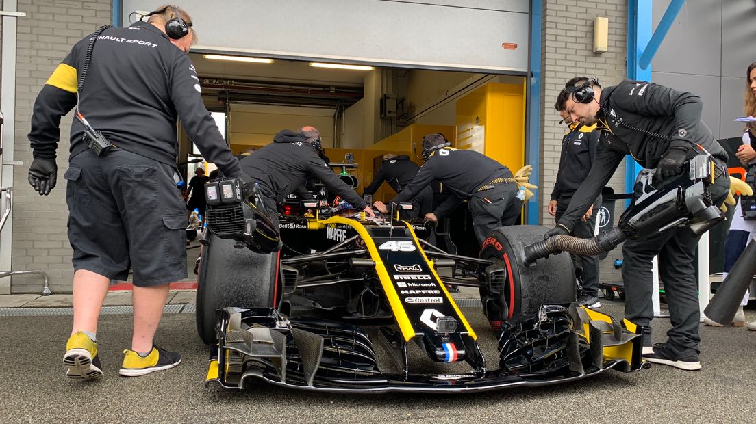 Een Formule 1-wagen op het TT Circuit (Rechten: RTV Drenthe/Stijn Steenhuis)